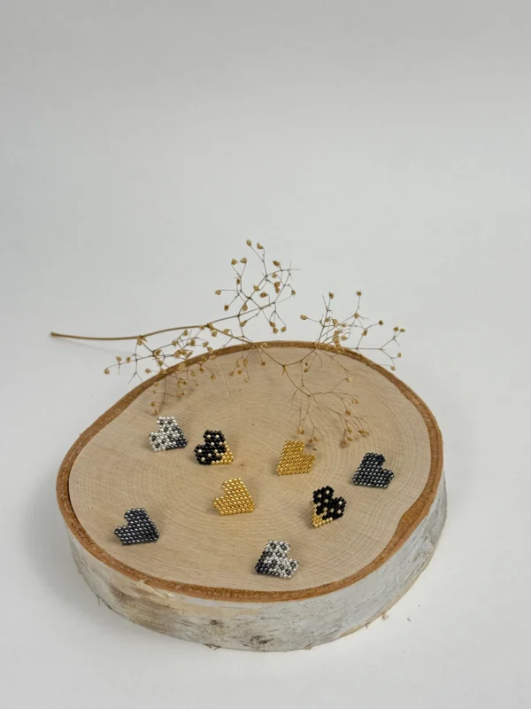 Heartbeats-earrings-handcrafted-with-Miyuki-glass-beads-assembled-piece