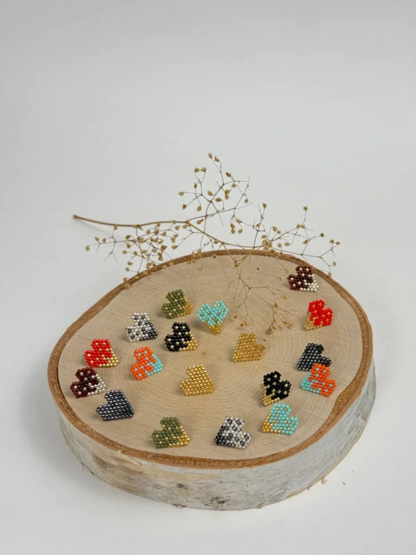 Heartbeats-earrings-handcrafted-with-Miyuki-glass-beads-assembled-piece